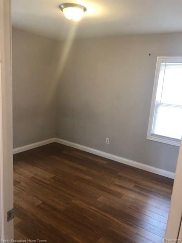 2427 Cambridge Road, Berkley, MI 48072