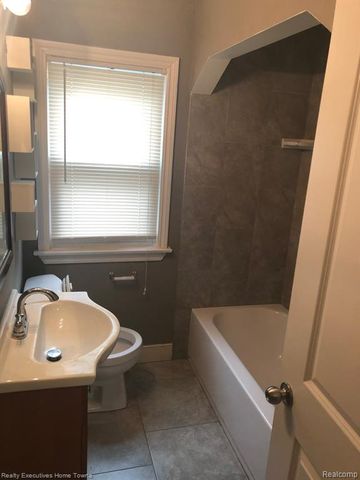 2427 Cambridge Road, Berkley, MI 48072
