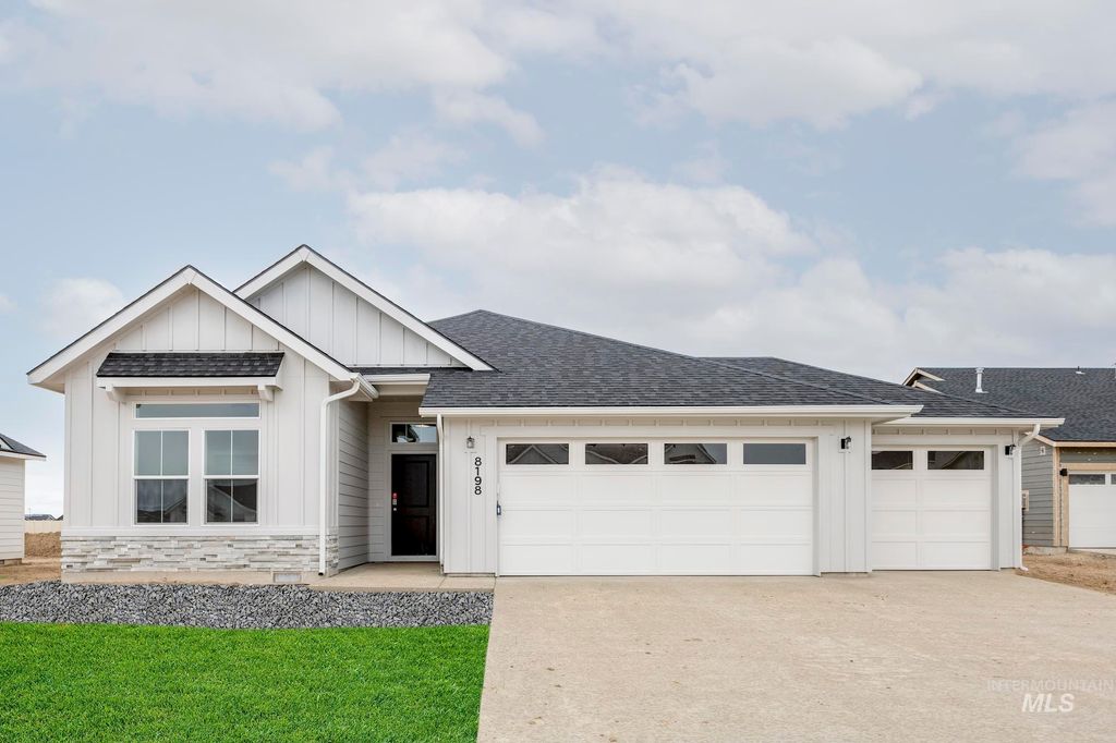 1015 E Perjue Basin Dr, Nampa, ID 83686