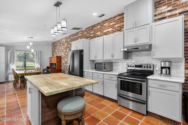 163 SUNNY Lane, Pomona Park, FL 32181