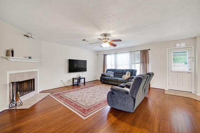 12042 Clear Brook Oak Street, Houston, TX 77089