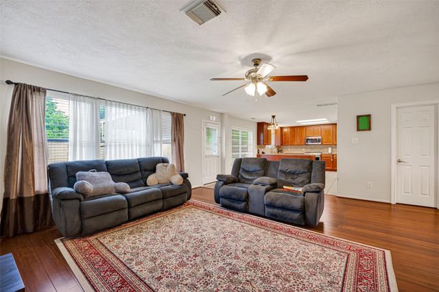 12042 Clear Brook Oak Street, Houston, TX 77089