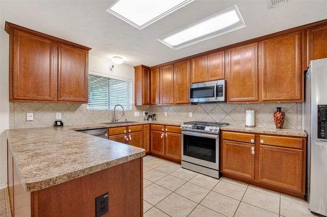12042 Clear Brook Oak Street, Houston, TX 77089