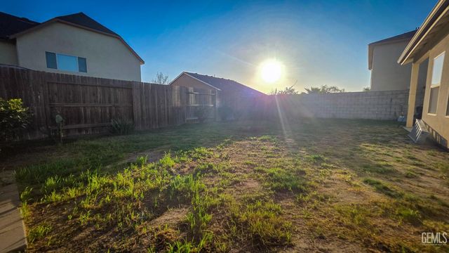 5521 Black Pearl Court, Bakersfield, CA 93313