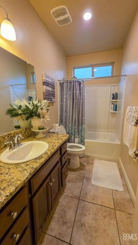 5521 Black Pearl Court, Bakersfield, CA 93313