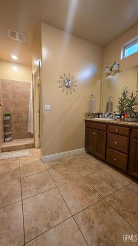 5521 Black Pearl Court, Bakersfield, CA 93313