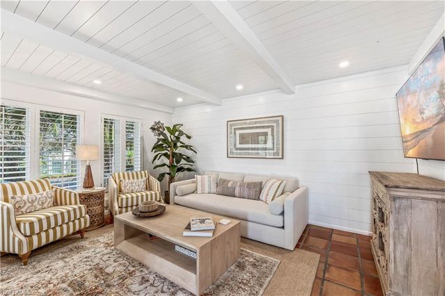 282 4th ST S # 204, Naples, FL 34102