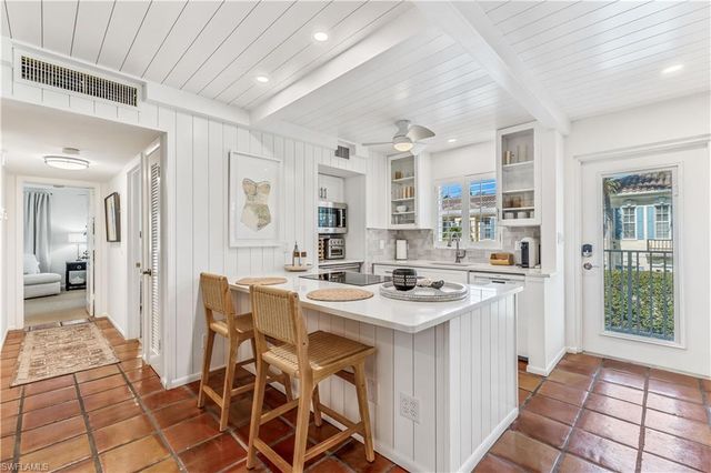 282 4th ST S # 204, Naples, FL 34102