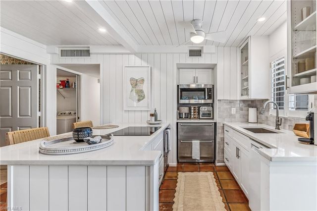 282 4th ST S # 204, Naples, FL 34102