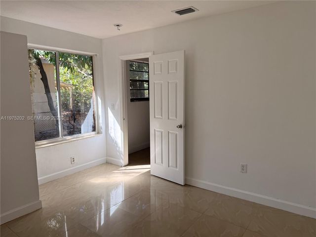 313 NE 57th St 313, Miami, FL 33137