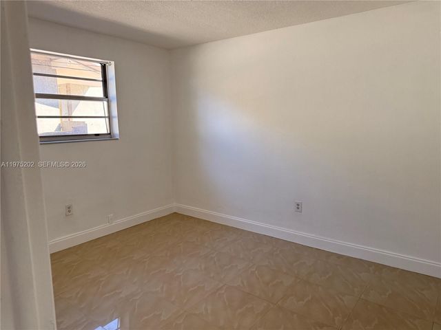 313 NE 57th St 313, Miami, FL 33137