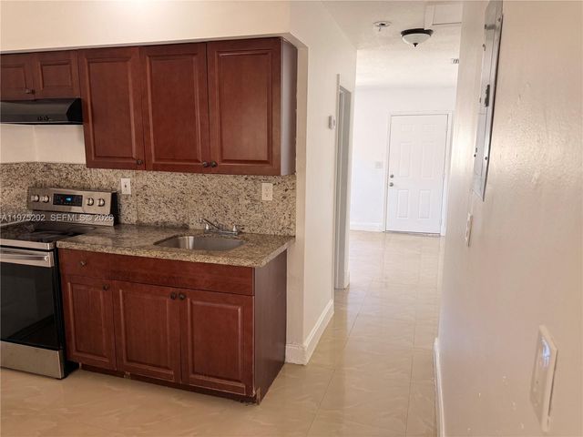 313 NE 57th St 313, Miami, FL 33137