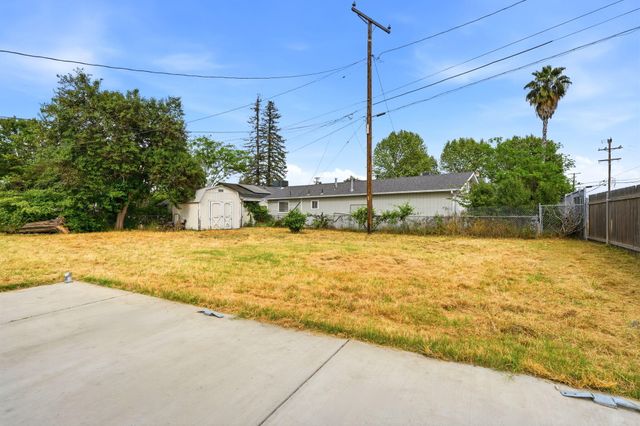 630 Auburn Street, Tulare, CA 93274