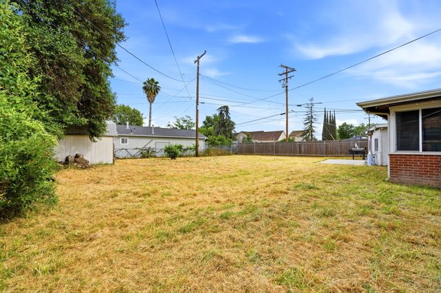 630 Auburn Street, Tulare, CA 93274