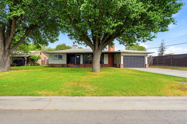 630 Auburn Street, Tulare, CA 93274