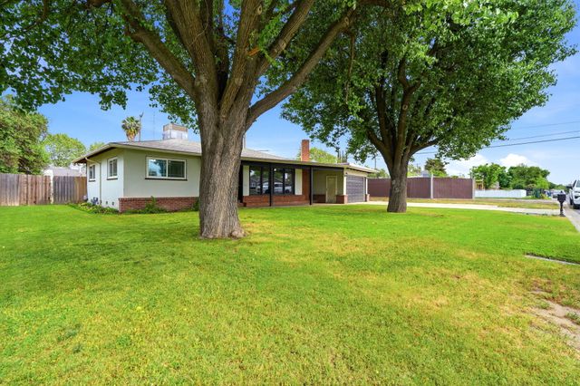 630 Auburn Street, Tulare, CA 93274