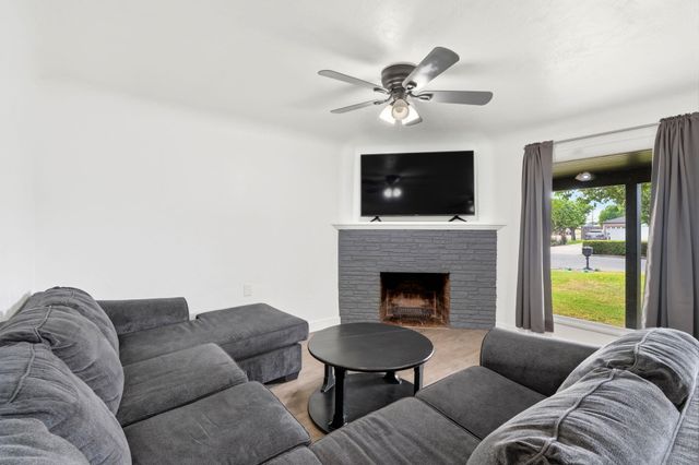 630 Auburn Street, Tulare, CA 93274