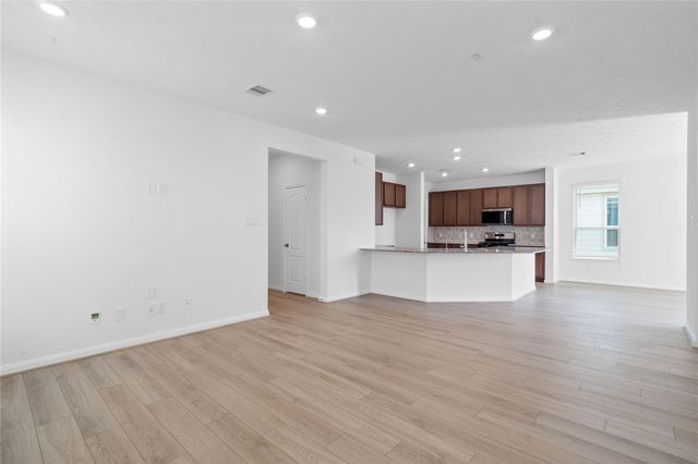 5514 Blackbird Lane, Hitchcock, TX 77563