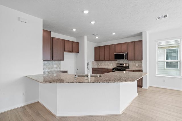 5514 Blackbird Lane, Hitchcock, TX 77563