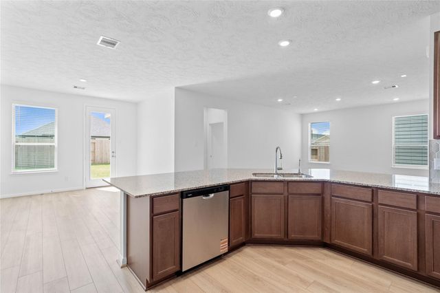 5514 Blackbird Lane, Hitchcock, TX 77563