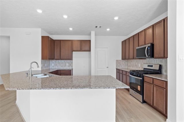 5514 Blackbird Lane, Hitchcock, TX 77563