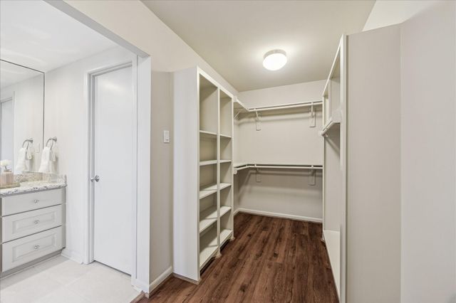 49 Briar Hollow Lane Lane 1004, Houston, TX 77027