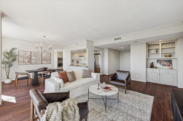 49 Briar Hollow Lane Lane 1004, Houston, TX 77027