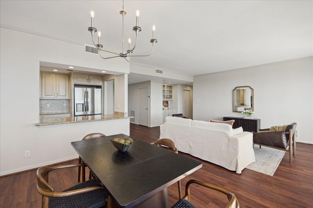 49 Briar Hollow Lane Lane 1004, Houston, TX 77027