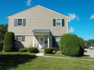 37085 Brynford Drive, Clinton Township, MI 48036