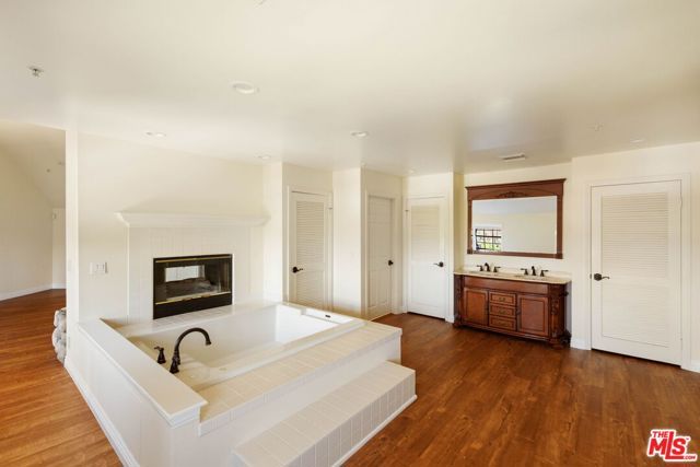 5237 San Feliciano Drive, Woodland Hills (los Angeles), CA 91364