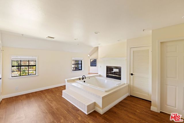 5237 San Feliciano Drive, Woodland Hills (los Angeles), CA 91364