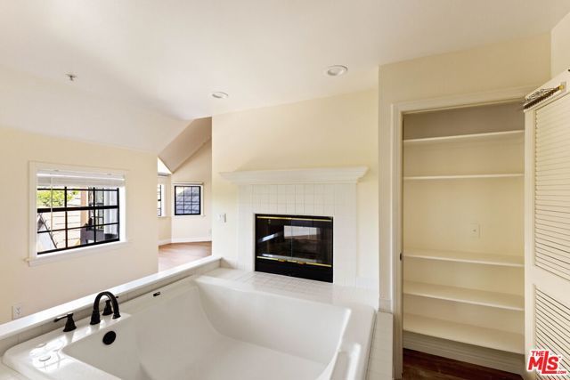 5237 San Feliciano Drive, Woodland Hills (los Angeles), CA 91364