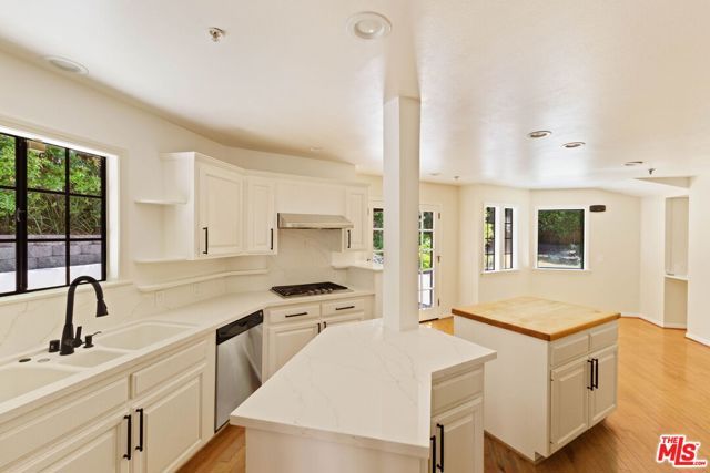 5237 San Feliciano Drive, Woodland Hills (los Angeles), CA 91364