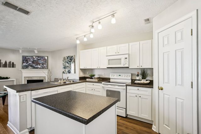 3247 Harpeth Springs Dr, Nashville, TN 37221