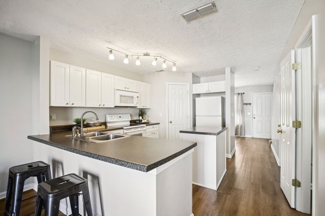 3247 Harpeth Springs Dr, Nashville, TN 37221