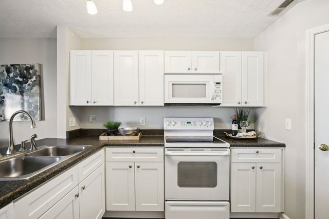 3247 Harpeth Springs Dr, Nashville, TN 37221