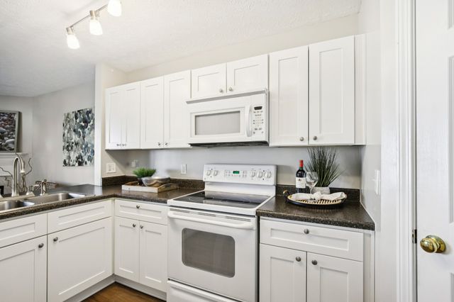 3247 Harpeth Springs Dr, Nashville, TN 37221