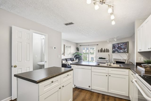 3247 Harpeth Springs Dr, Nashville, TN 37221