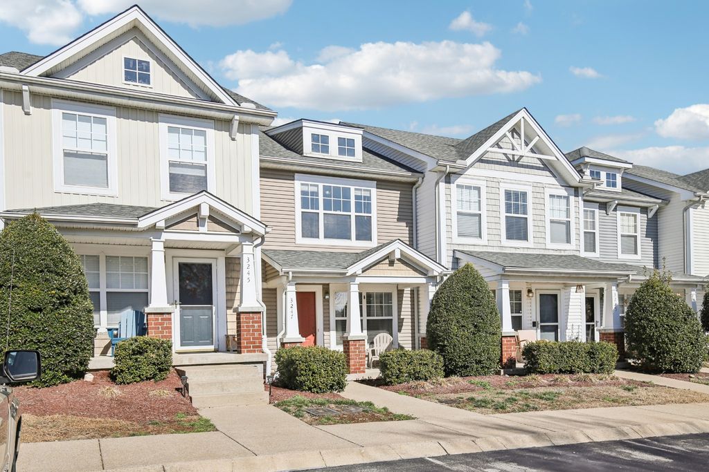 3247 Harpeth Springs Dr, Nashville, TN 37221