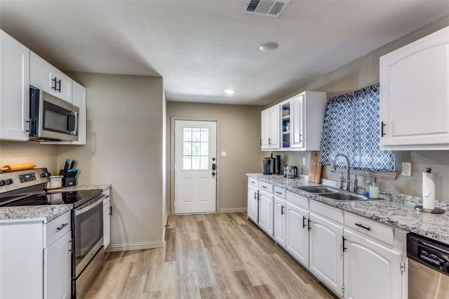 3217 Huron Trail, Lake Worth, TX 76135