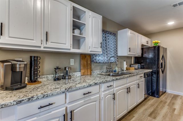 3217 Huron Trail, Lake Worth, TX 76135