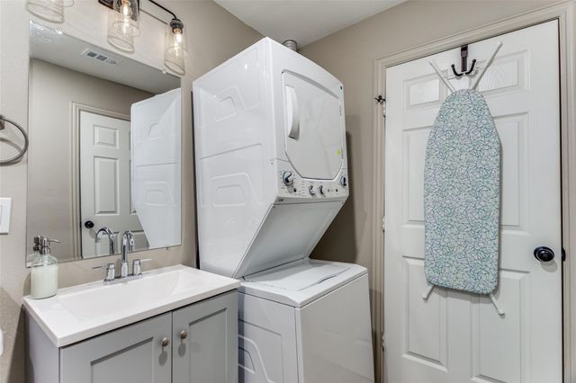 3217 Huron Trail, Lake Worth, TX 76135