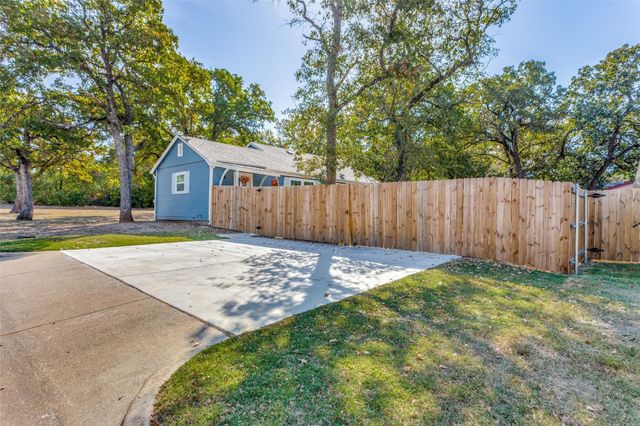 3217 Huron Trail, Lake Worth, TX 76135