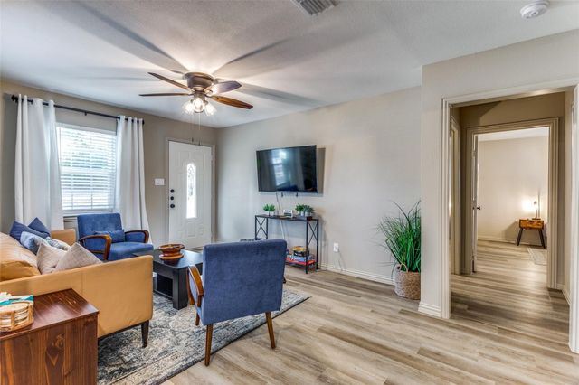 3217 Huron Trail, Lake Worth, TX 76135