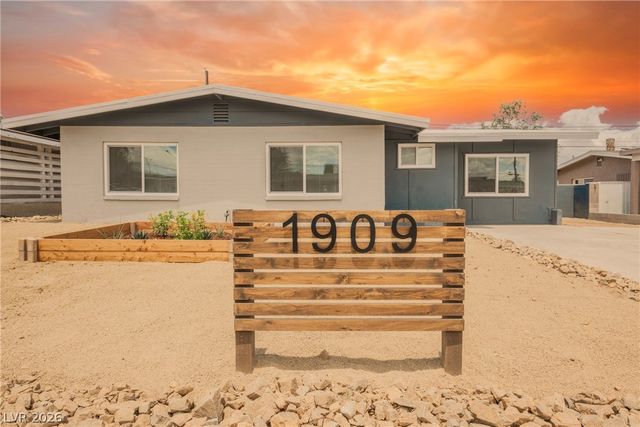 1909 Griffith Avenue, Las Vegas, NV 89104
