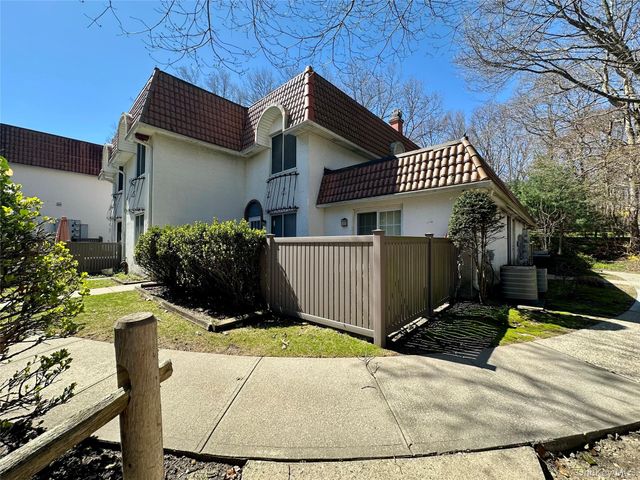280 Brettonwoods Drive, Coram, NY 11727