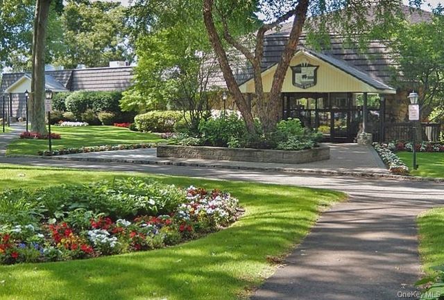 280 Brettonwoods Drive, Coram, NY 11727