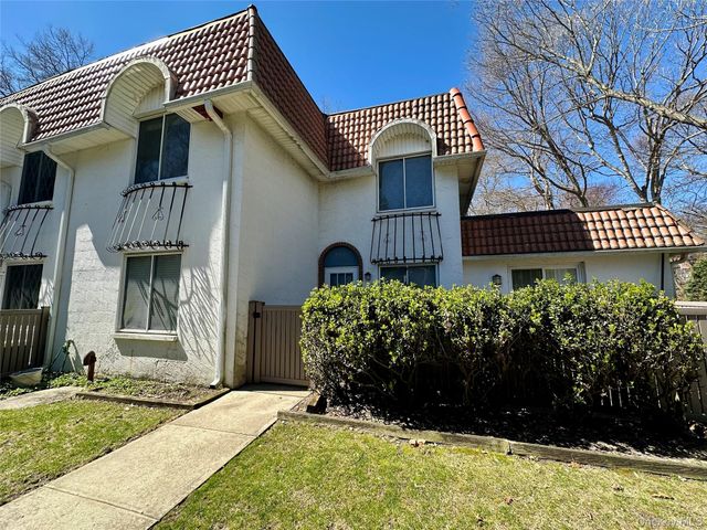 280 Brettonwoods Drive, Coram, NY 11727