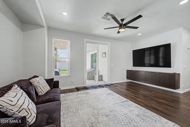 73 E MILL REEF Drive, San Tan Valley, AZ 85143