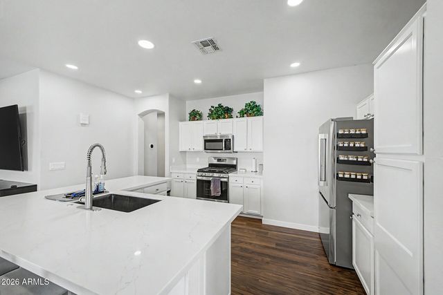 73 E MILL REEF Drive, San Tan Valley, AZ 85143